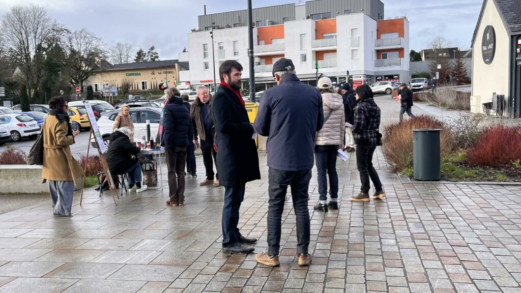 Rencontre citoyenne avec les habitants place du Trégor à Betton